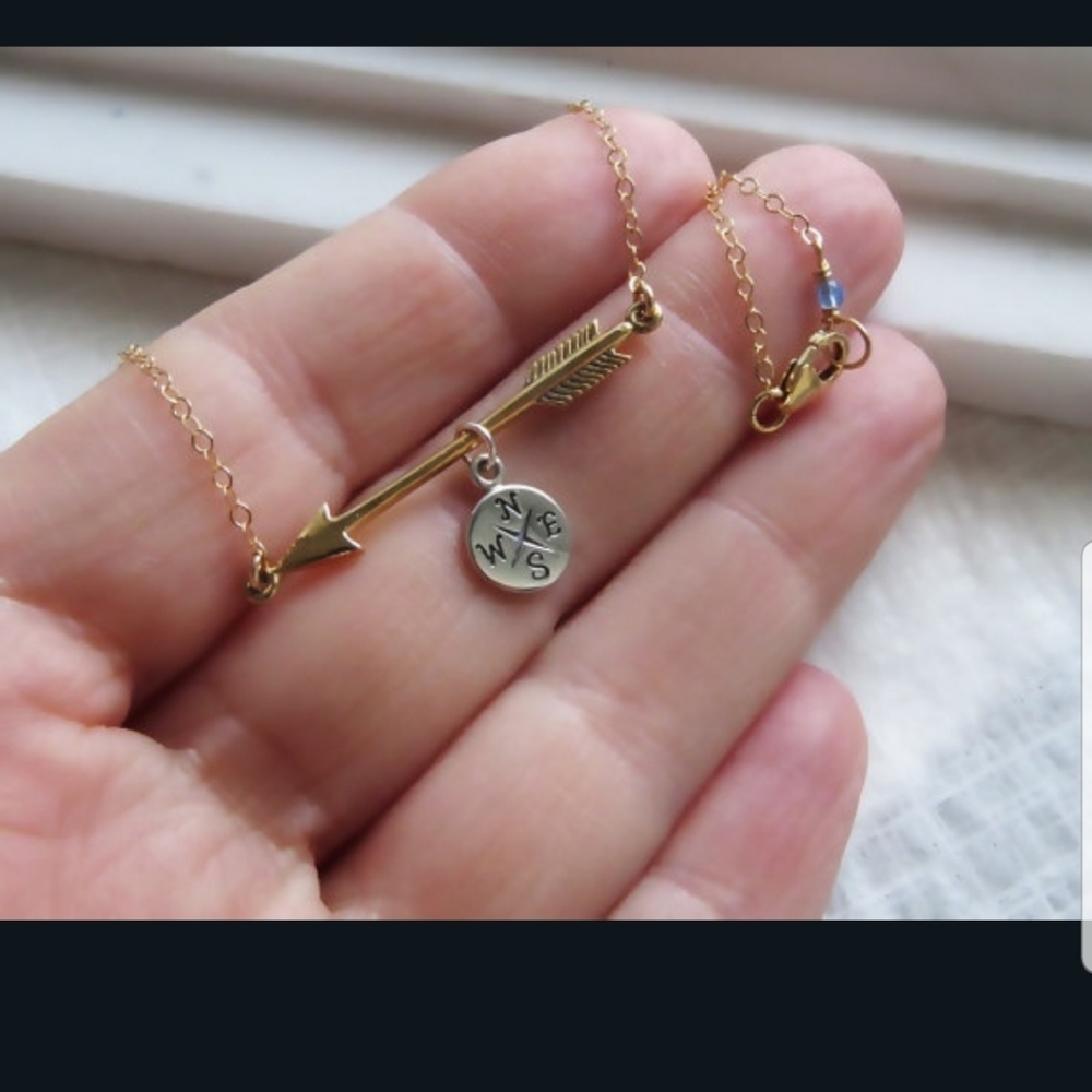 ⏱️⏱️Really Pretty Compass and Arrow necklace - Picture 3 of 9